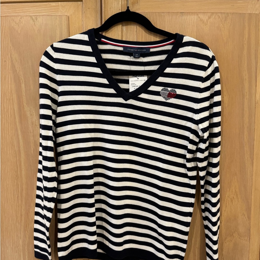 Tommy Hilfiger Women's Navy and White Striped V-Neck Sweater small